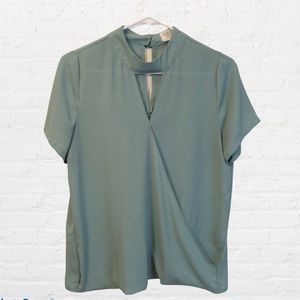 🎁sienna sky green short sleeve top size S